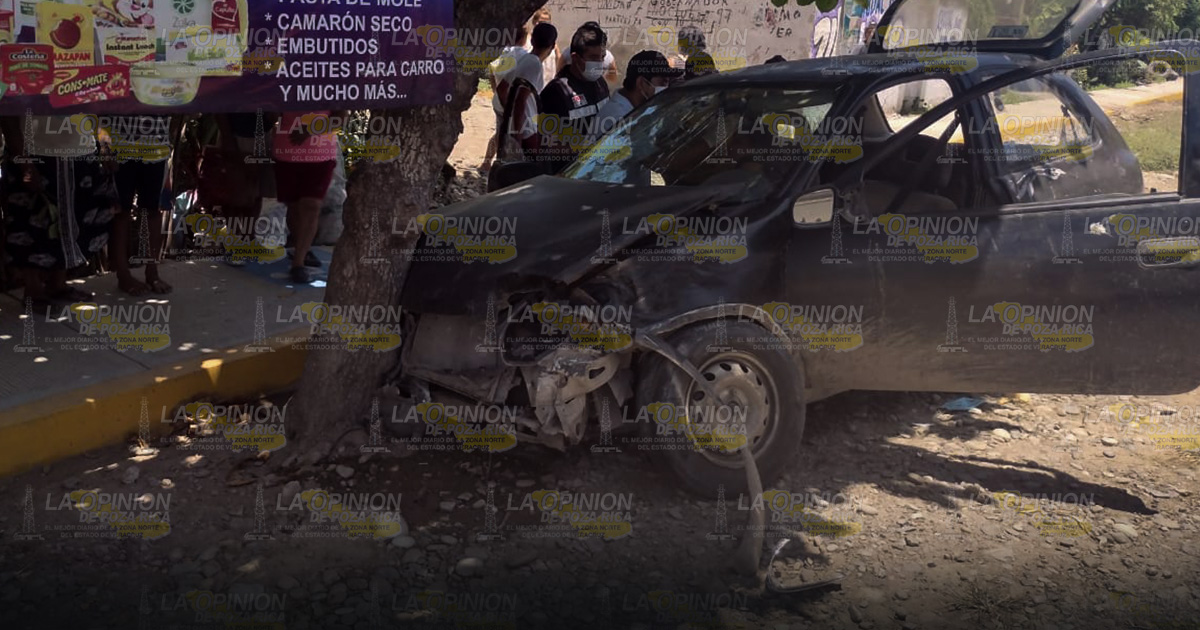 ÁLAMO, VER.- Una mujer lesionada y daños materiales cuantiosos fue el saldo de un aparatoso doble choque ocasionado