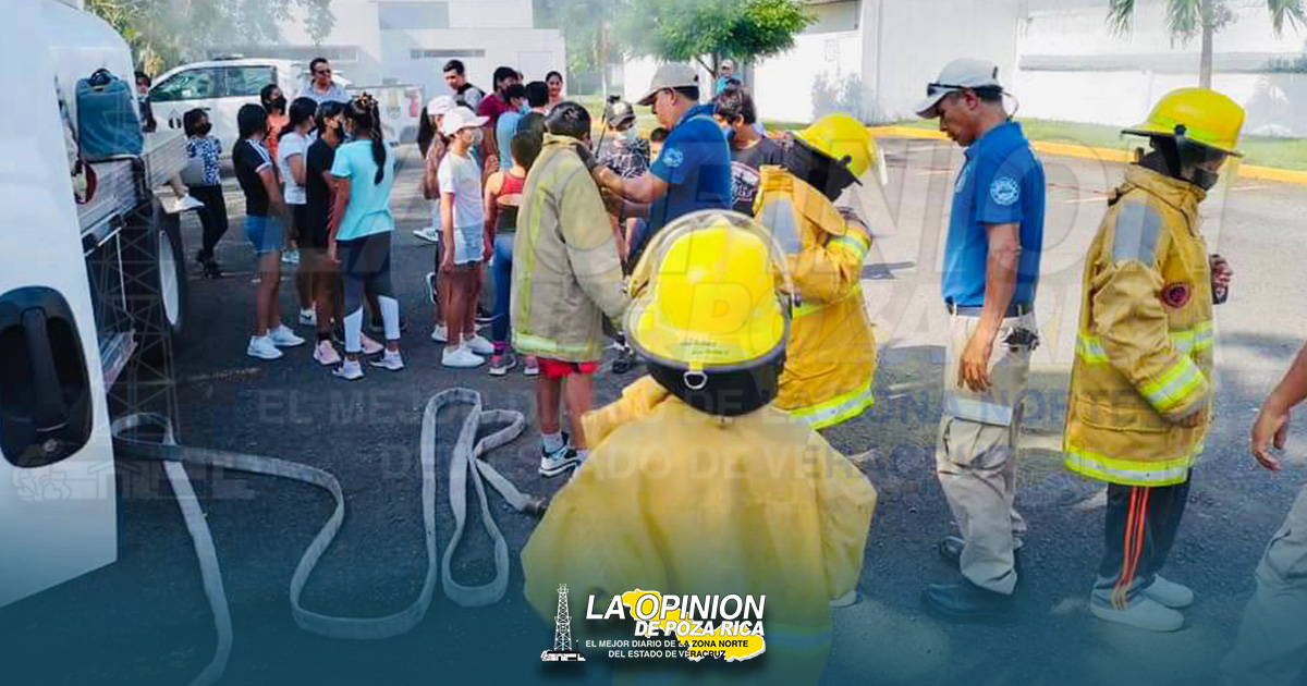 Brindan taller de prevención de incendios a niños