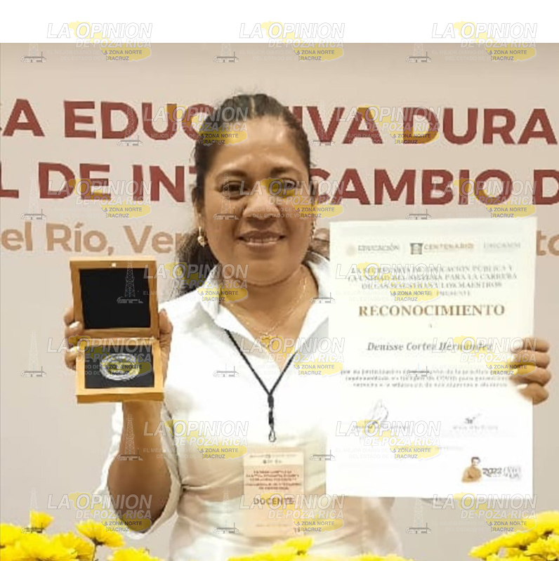 Maestra de La Piedad, Cazones, recibe medalla y reconocimiento de la SEP