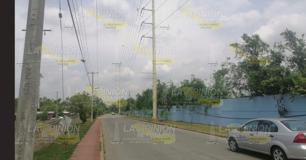 Temen una terrible desgracia por torre de CFE a punto de colapsar con cables de 33 mil voltios