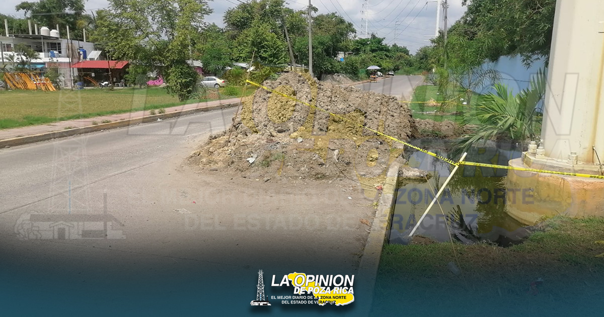 Dejan tirados los trabajos para reparar un drenaje roto, acusan vecinos de Coatzintla
