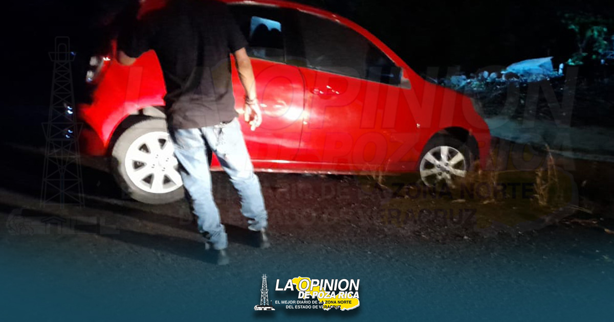 Destruyó su March contra una banqueta Destruyó su March contra una banqueta