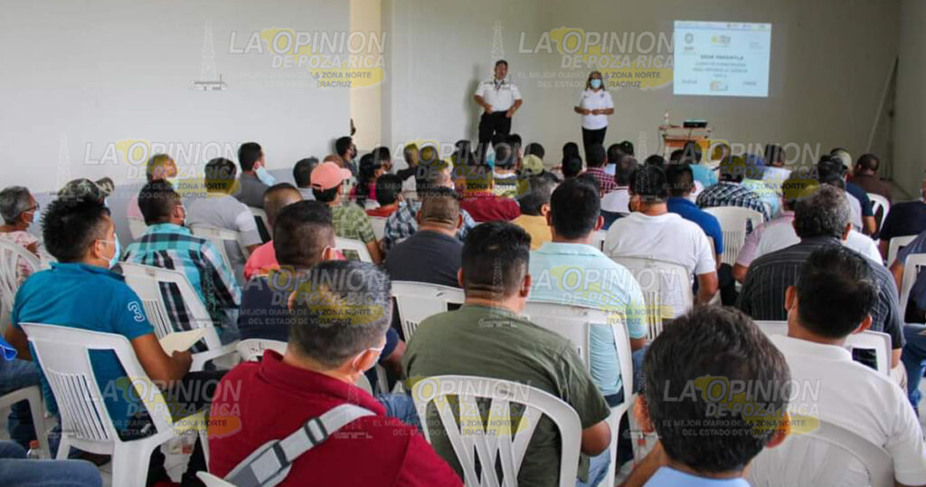 Capacitan a trabajadores del volante