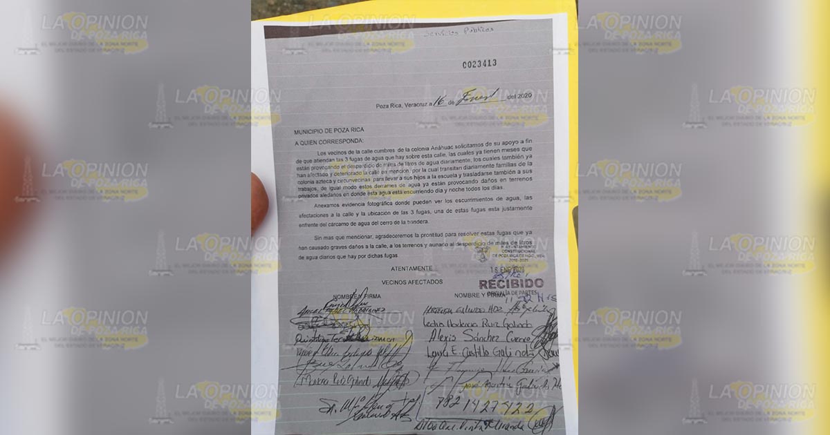 Fuga de agua destroza calle en la Anáhuac