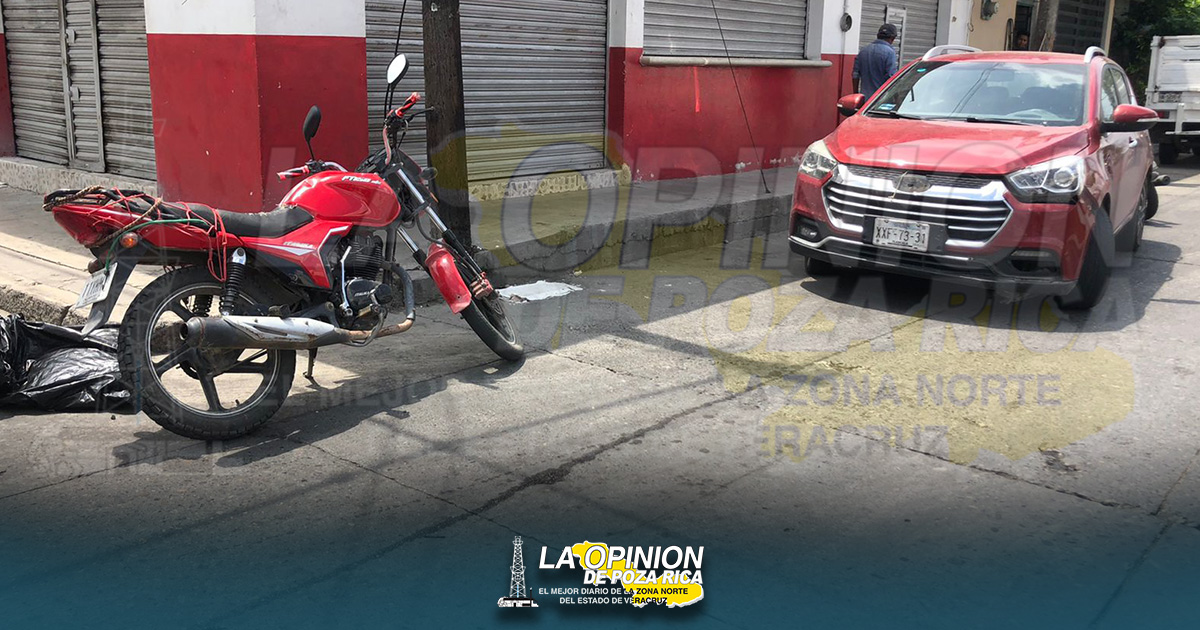 Motociclista arrollado por camioneta Motociclista arrollado por camioneta