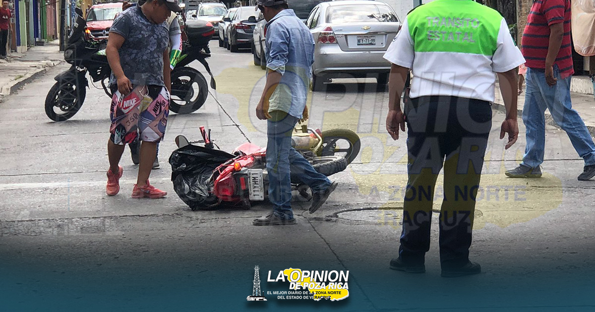Motociclista arrollado por camioneta Motociclista arrollado por camioneta