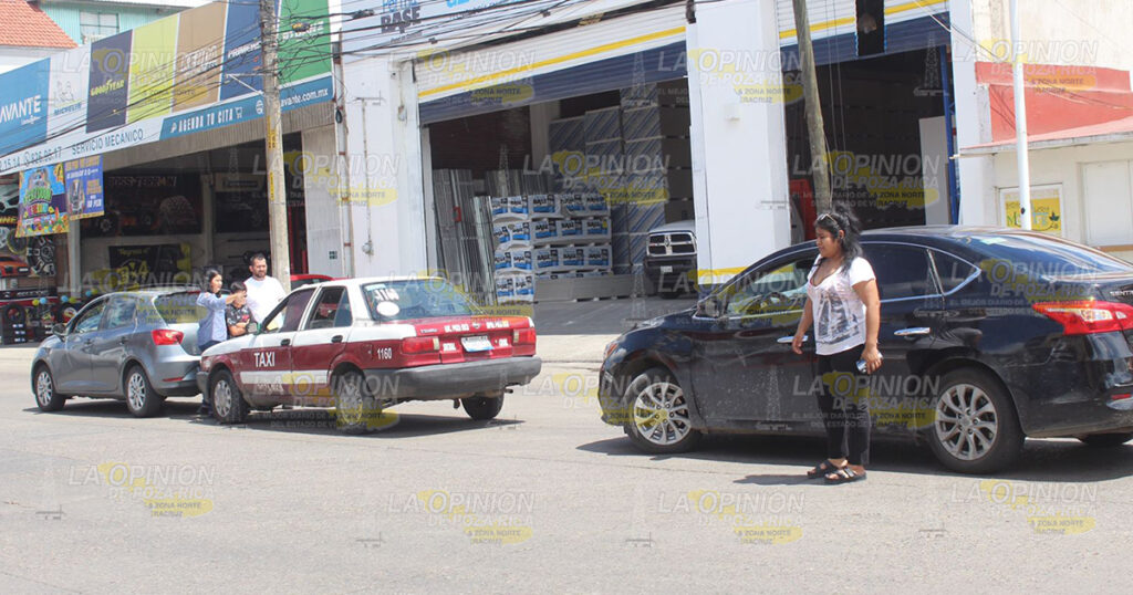 Doble accidente por alcance en calle Puebla