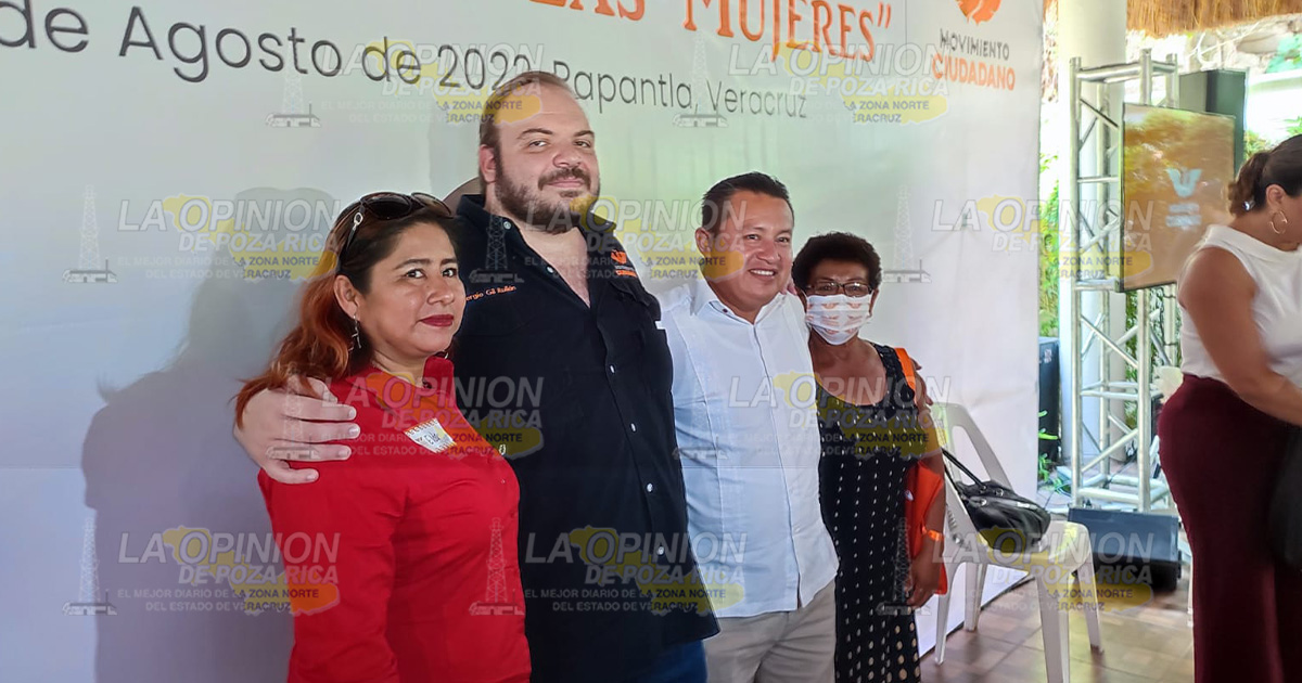 Regidores dejan tirado su trabajo y acuden a evento político