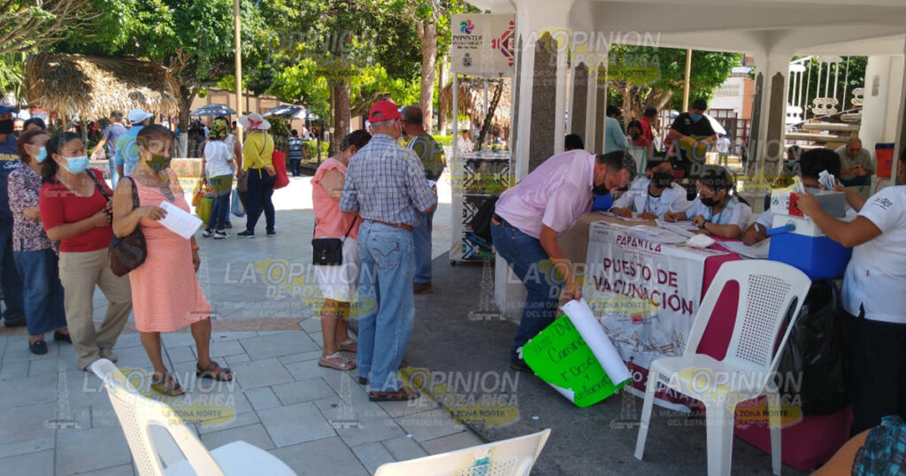 Inmunizan a papantecos contra la covid-19