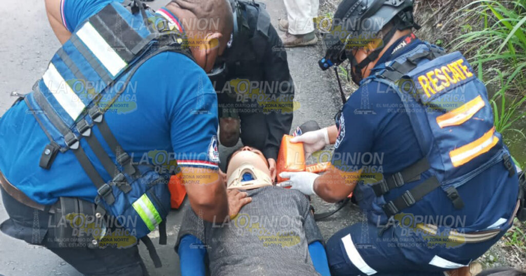 Lesionado en volcadura de camioneta