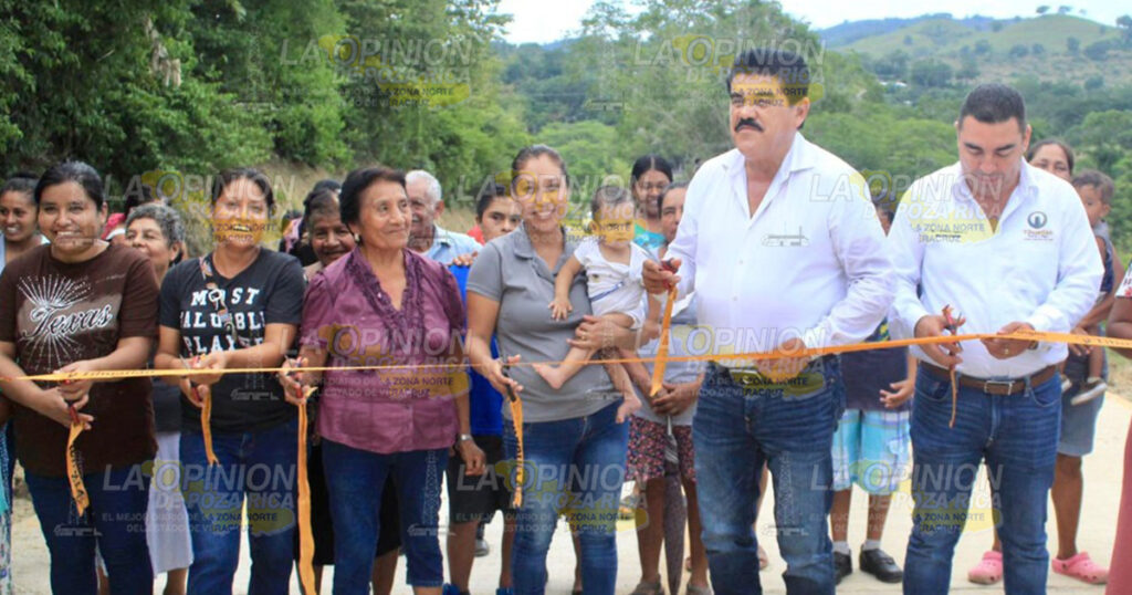 Mejoran caminos para las comunidades