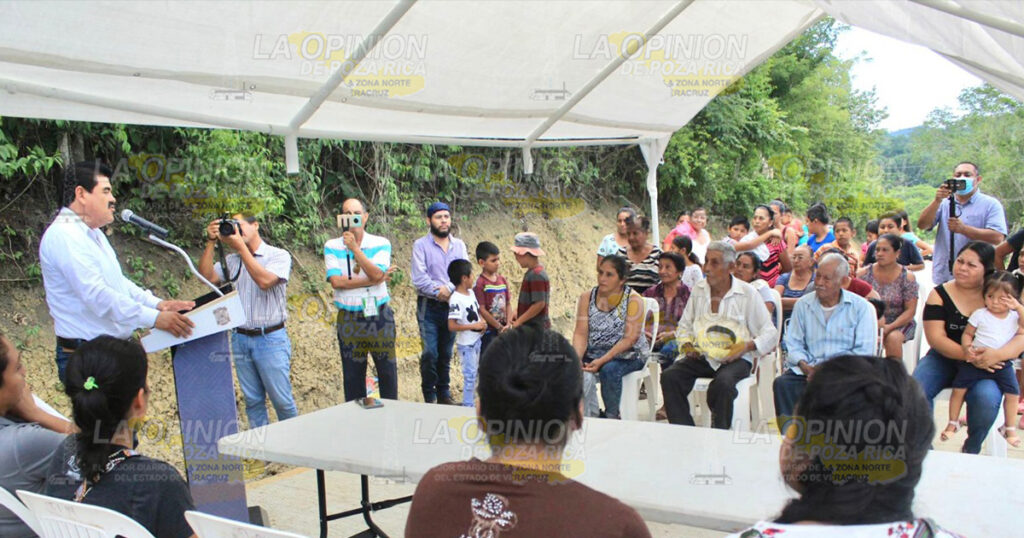 Mejoran caminos para las comunidades