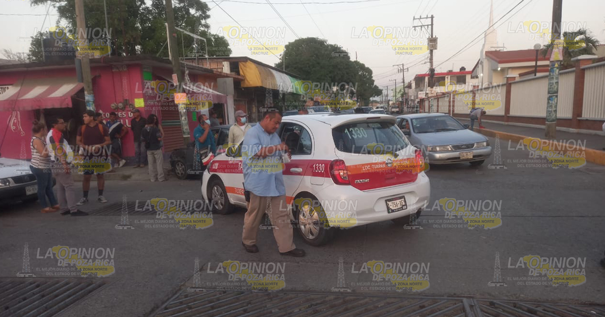 Circula en sentido contrario y provoca aparatoso choque