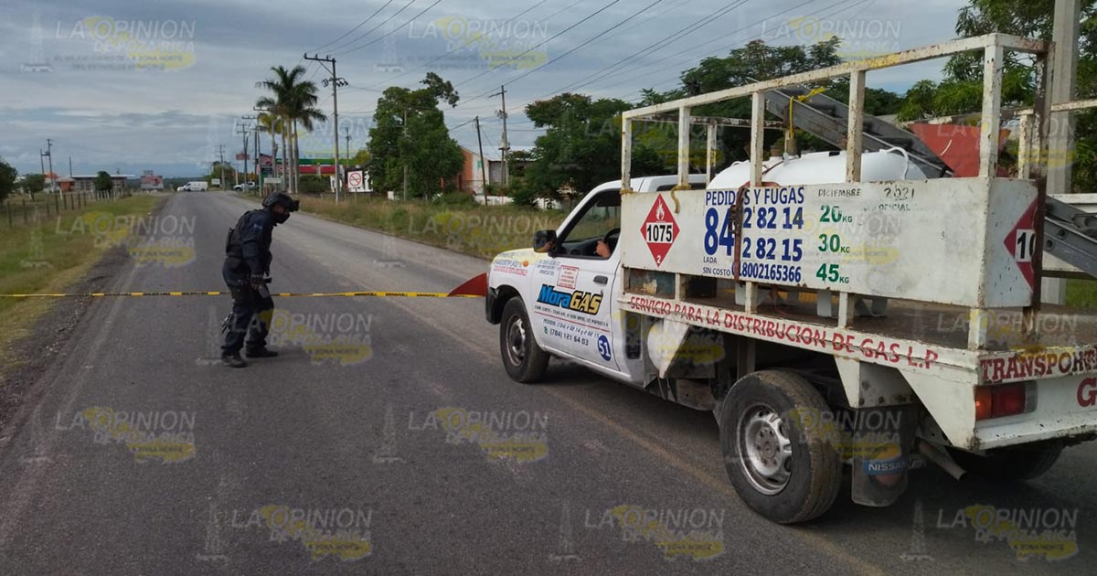 Vuelca pesada pipa de gas