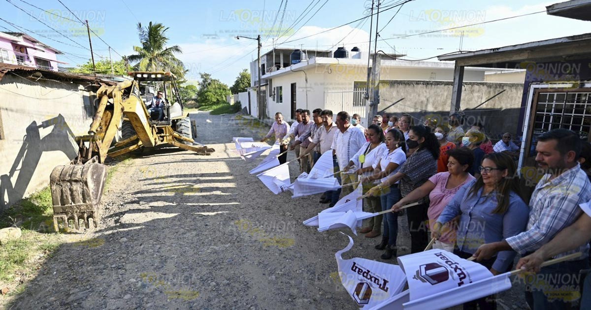 Banderazo de obra en la calle Puerto Salinas Cruz