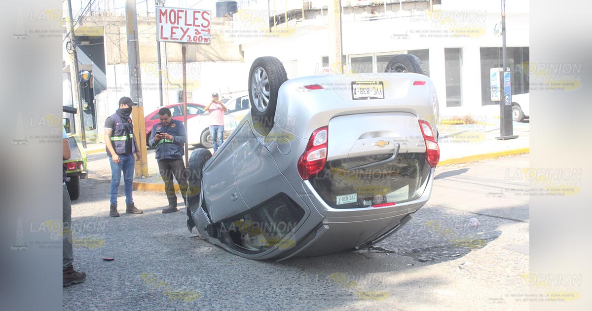 Vuelca Spark en Ruiz Cortines Vuelca Spark en Ruiz Cortines
