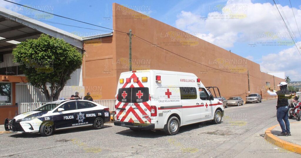 Trabajador de Coca Cola salió en ambulancia