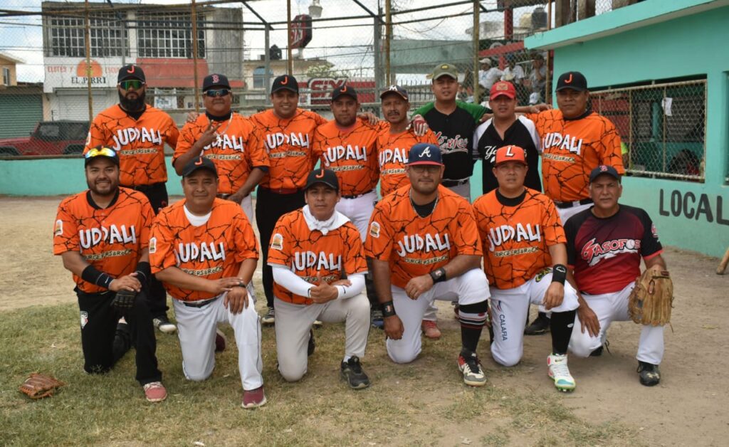 Amigos de Miranda, gana en 12