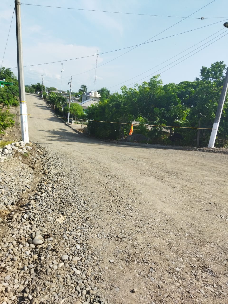 Alcalde le mete "tijera" a obra publica de comunidad de Cazones, denuncian vecinos y exigen intervenga ORFIS