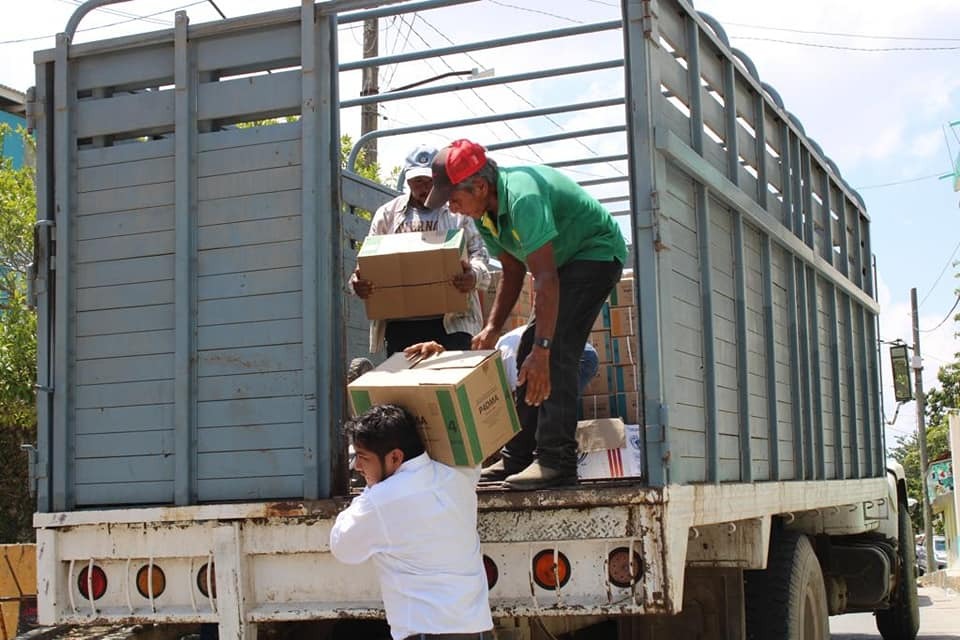 Distribuyen libros de texto gratuitos