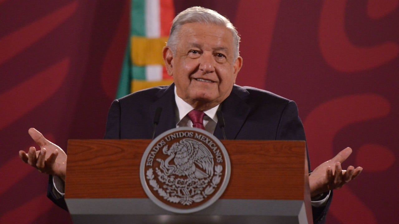 “Qué bueno, por eso fue el helicóptero, porque están los juegos finales”: AMLO sobre Marina en beisbol.