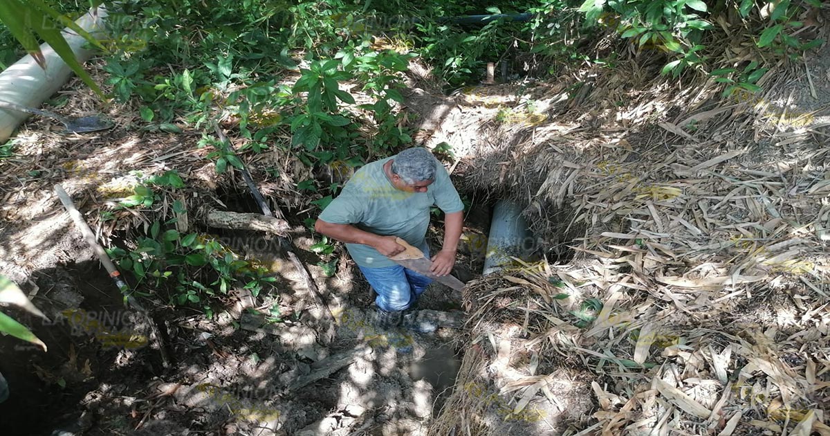 Reparan falla en línea que deja sin agua a algunos sectores de Coatzintla