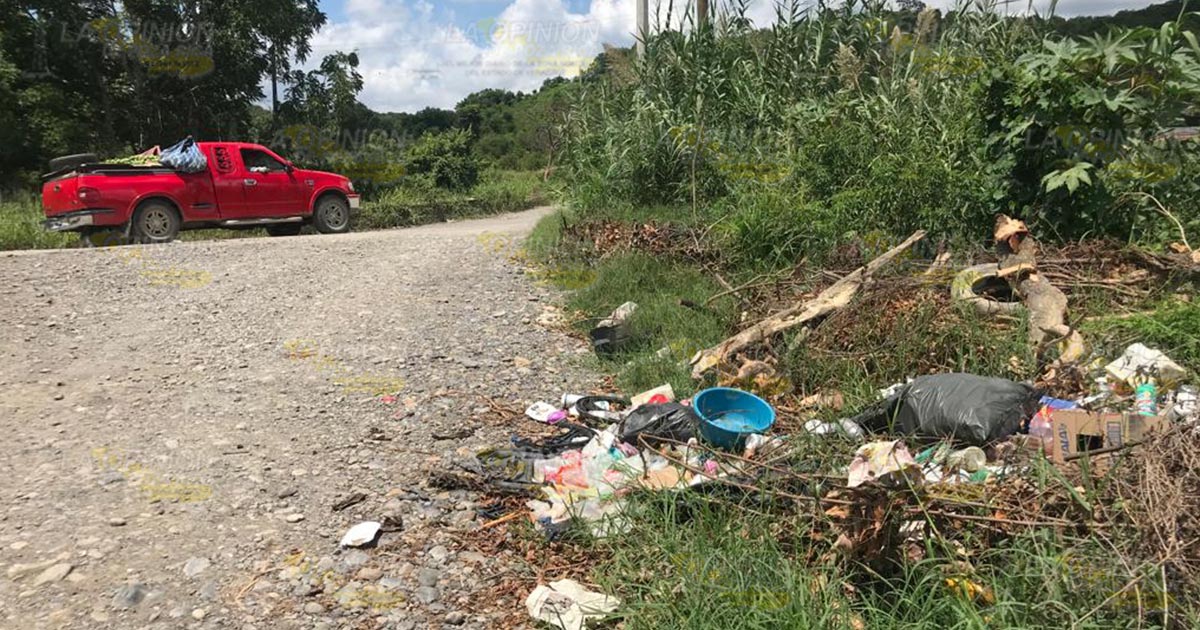 Decenas de basureros irregulares