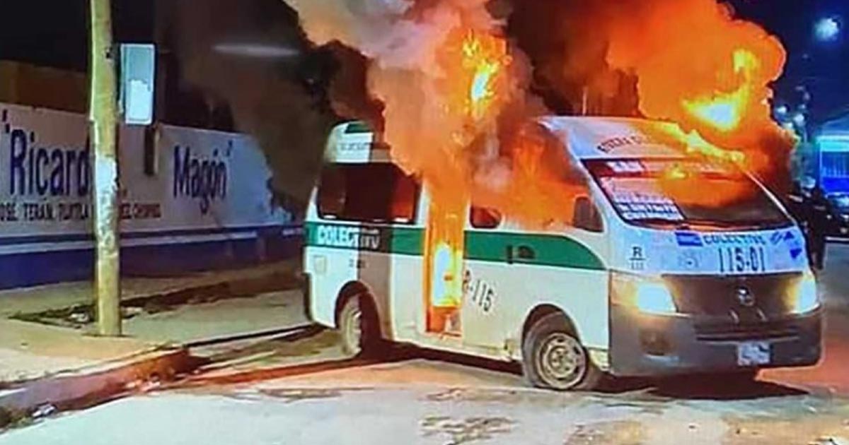 Por no cumplir con indemnización, incendian unidad de transporte en Tuxtla