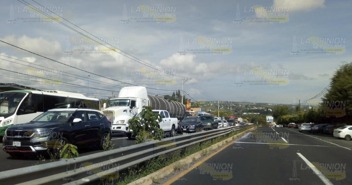 Xalapa sin paso: cierran dos carriles de la carretera a Veracruz