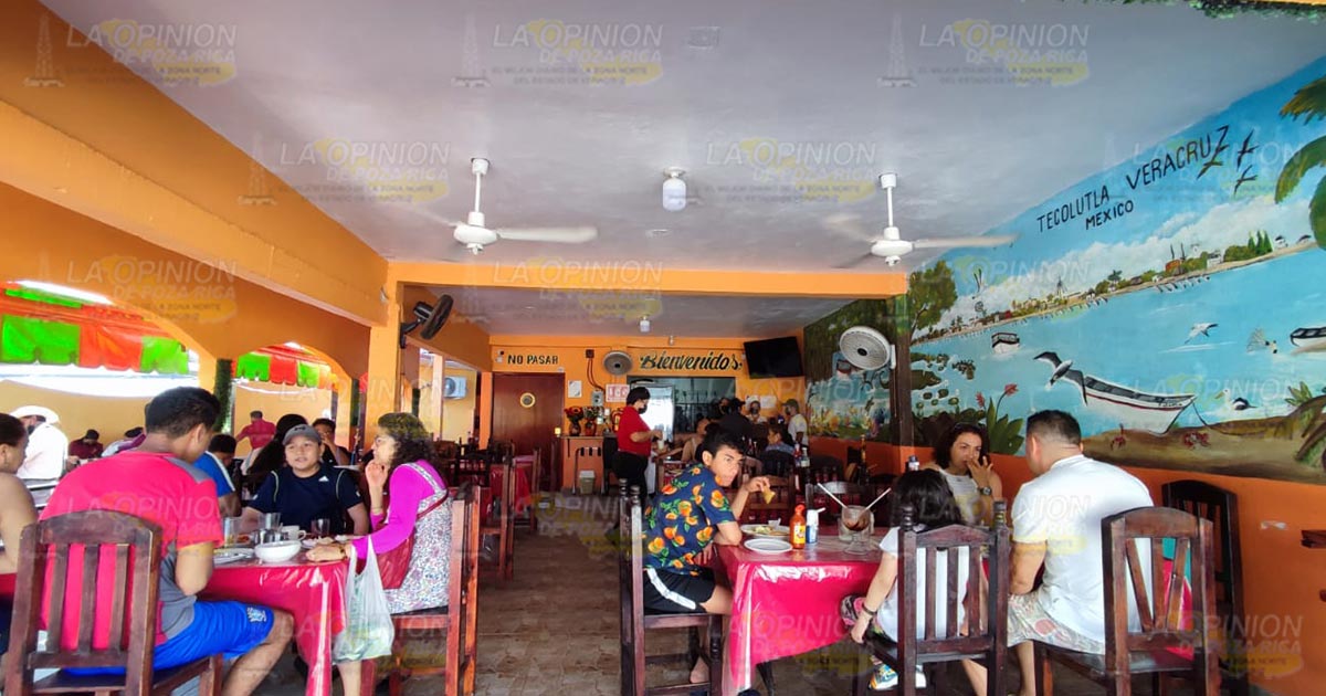 Hoteleros y restauranteros son certificados