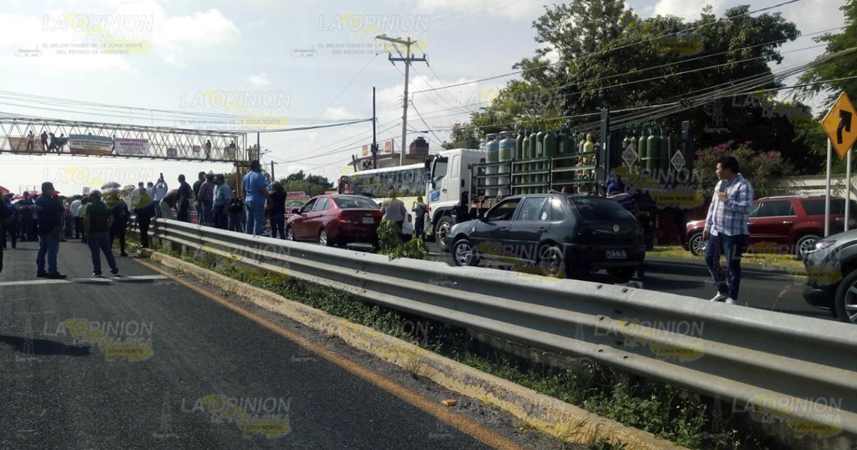 Xalapa sin paso: cierran dos carriles de la carretera a Veracruz