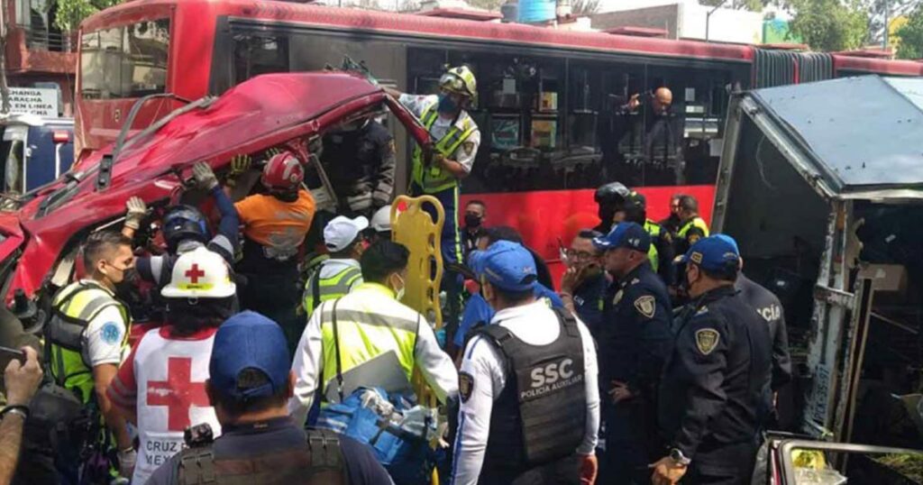 Choque múltiple en Insurgentes Norte deja 5 lesionados