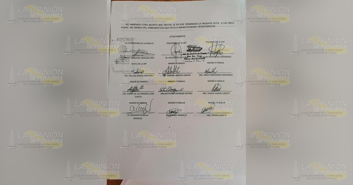 Padres de familia toman la secundaria General de Zozocolco