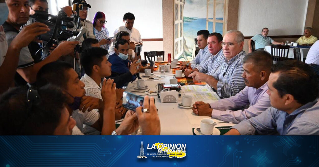 Julen Rementería promete en Tuxpan luchar por mejores tarifas de luz