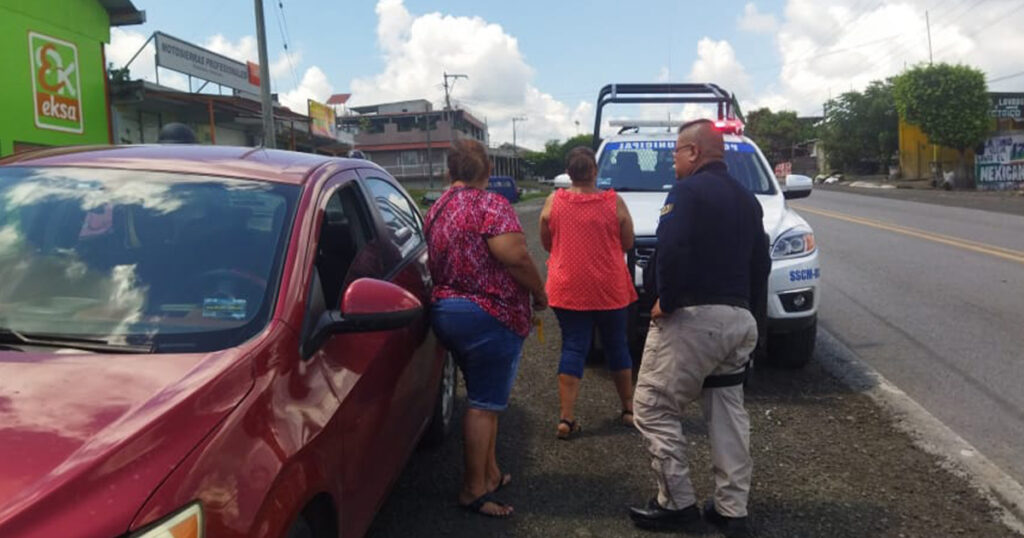 Aseguran a 2 mujeres por robarse 20 pastas colgate en un supermercado