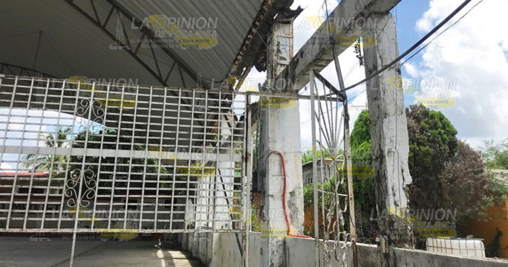 Auditorio ejidal podría colapsar