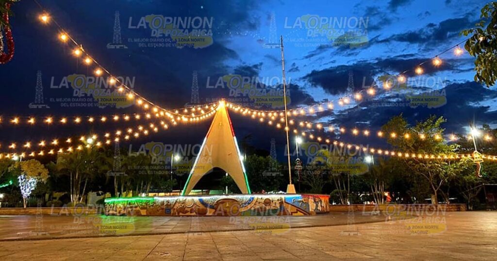 Iluminan plaza, pero dejan a oscuras la pirámide