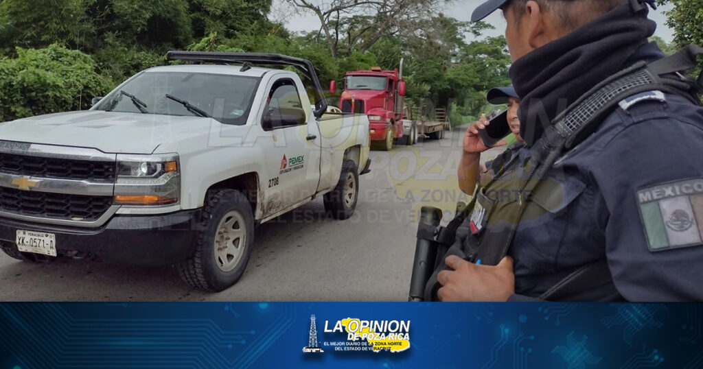 Retienen unidades de PEMEX pobladores de Santa María, Coatzintla