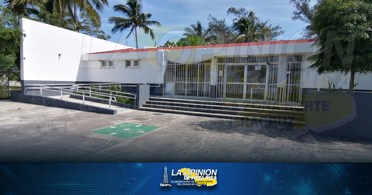 Con faena limpian maleza en el CS de Barra de Cazones; lucía muy sucio Con faena limpian maleza en el CS de Barra de Cazones; lucía muy sucio