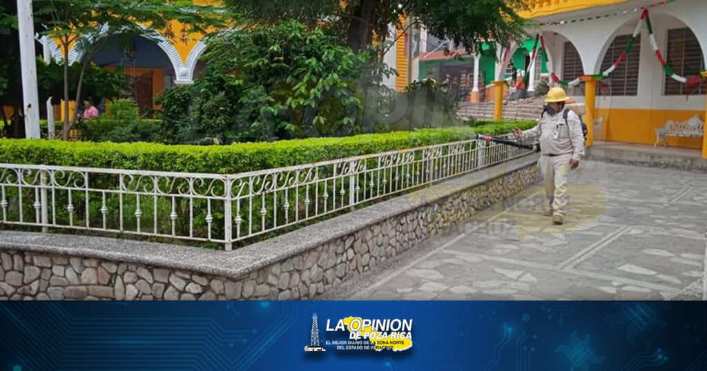 Sanitizan centro histórico y públicas de Coxquihui