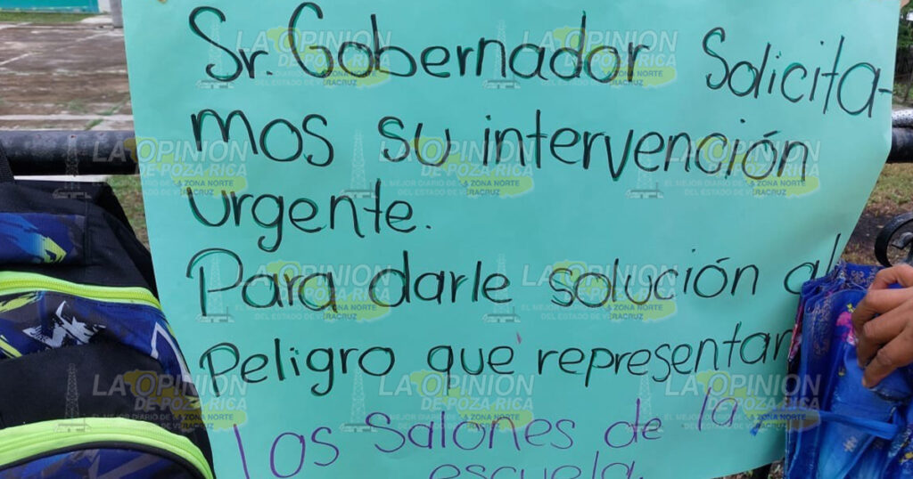Padres toman escuela primaria