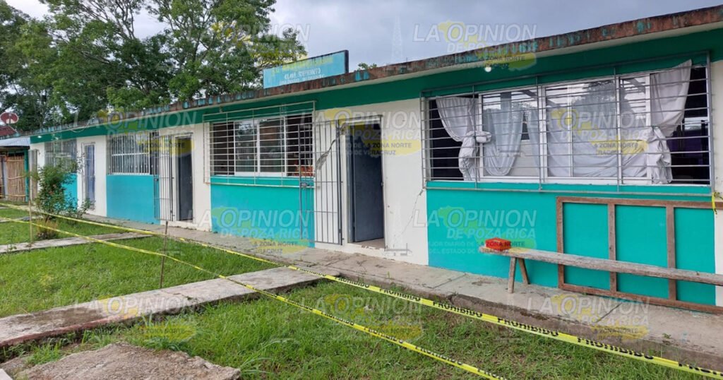 Padres toman escuela primaria