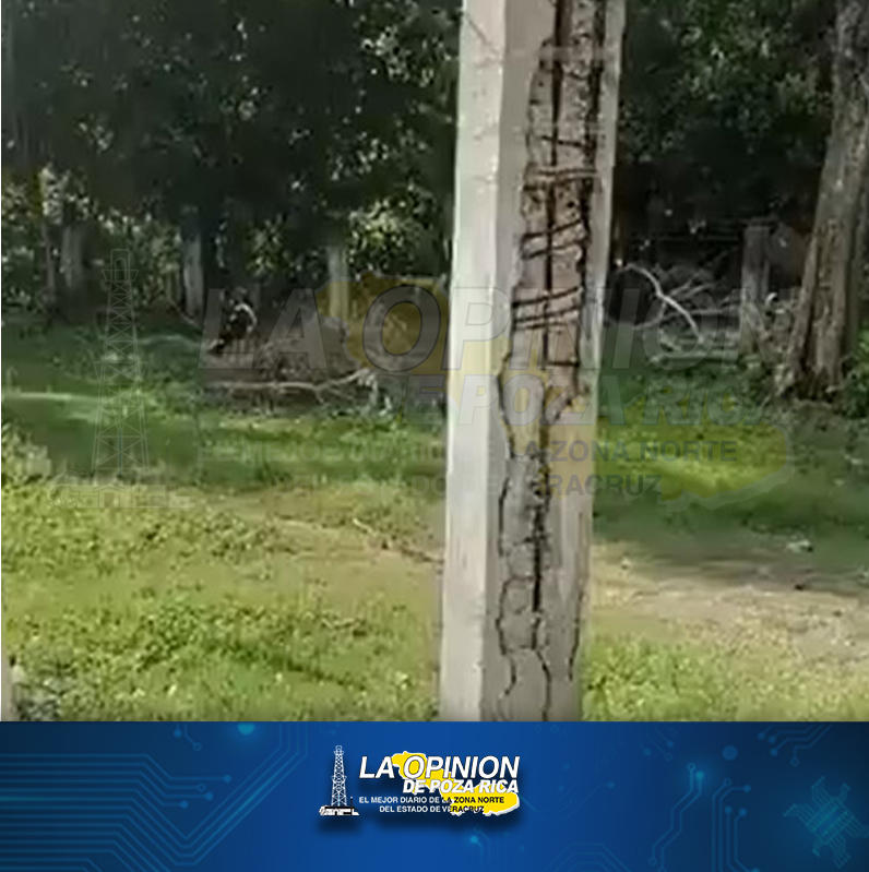 Poste se cae a pedazos en la 5 de Mayo