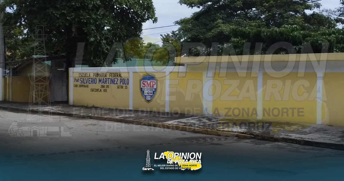 Genera malestar de padres de familia la falta de libros para sus hijos en escuelas de Coatzintla