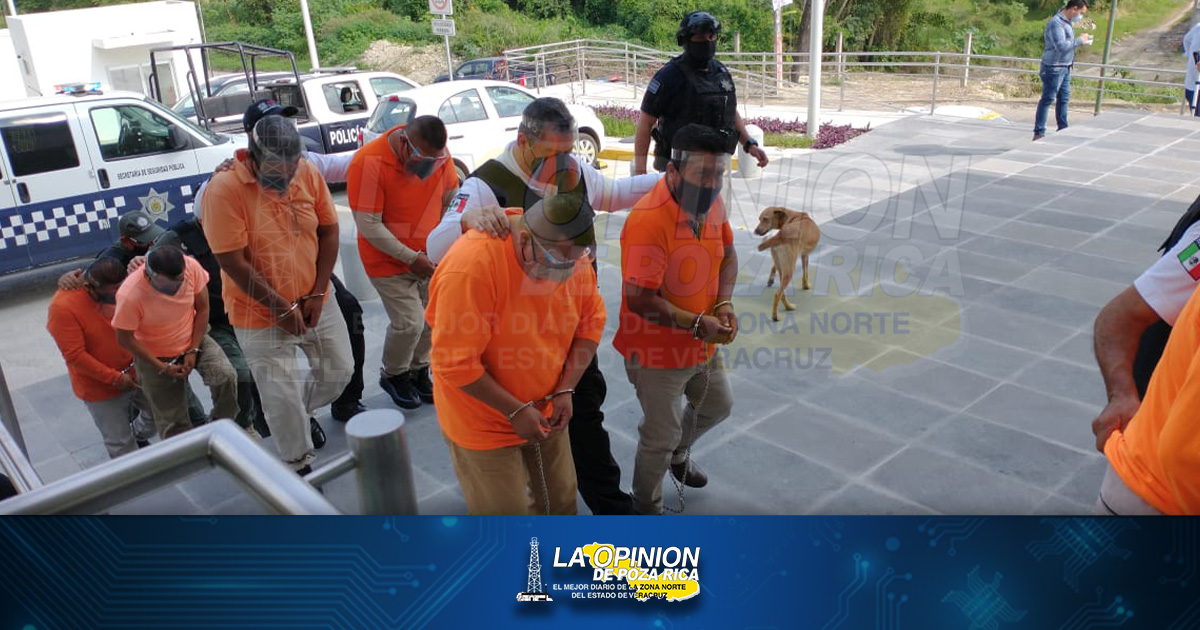 Ex policías se quedan en prisión