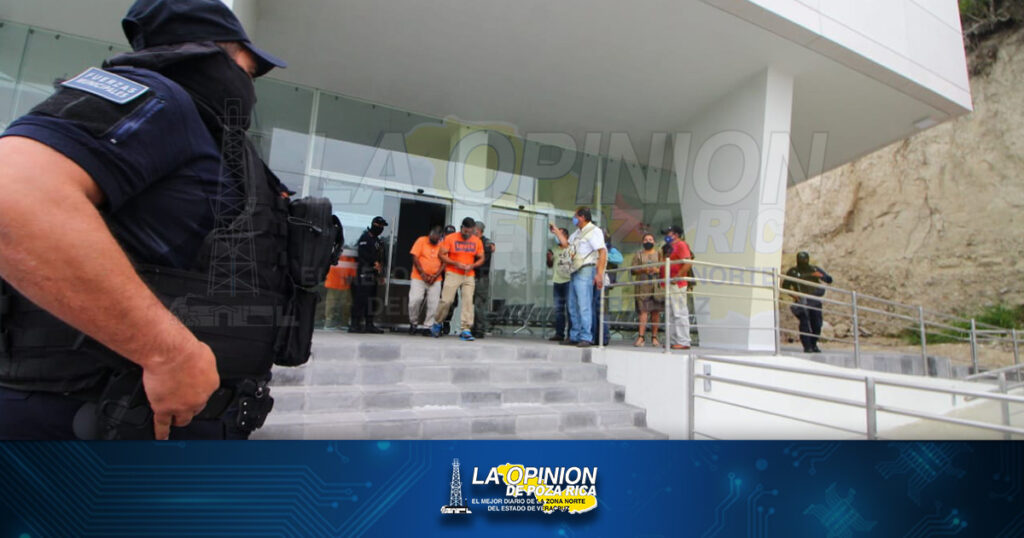 Ex policías se quedan en prisión