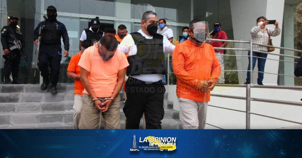 Ex policías se quedan en prisión