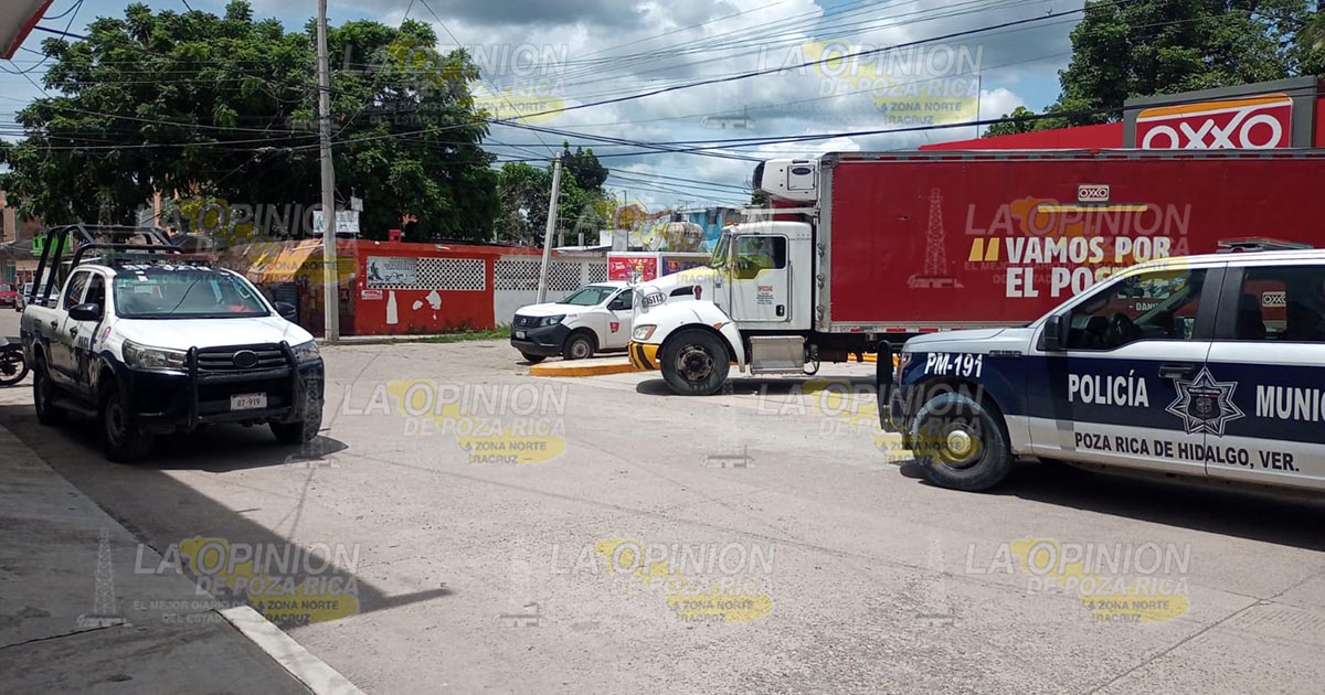 Asaltan OXXO en la colonia Independencia