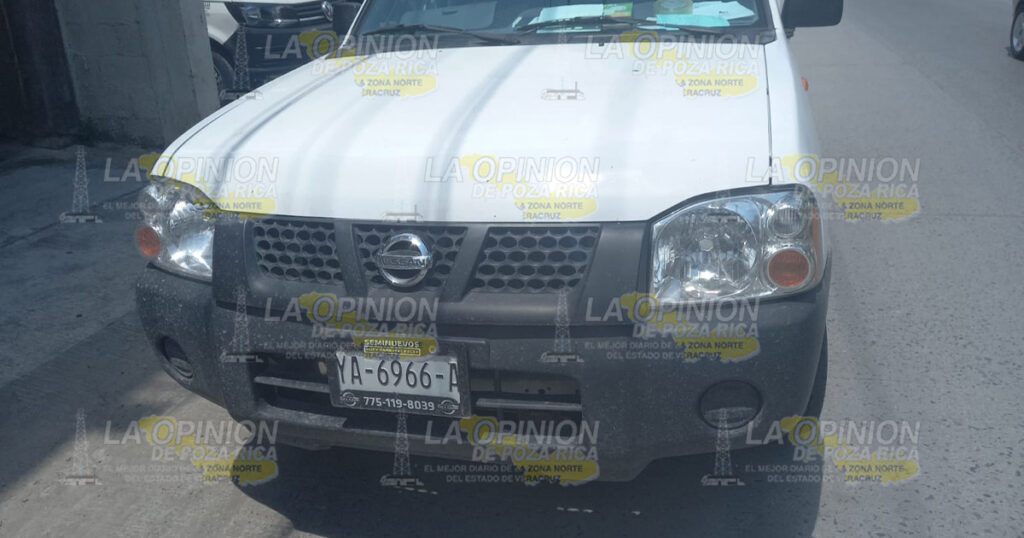¡Se estrella en una camioneta!