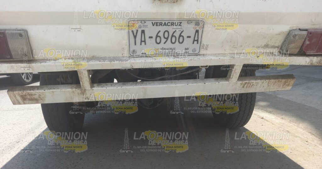 ¡Se estrella en una camioneta!